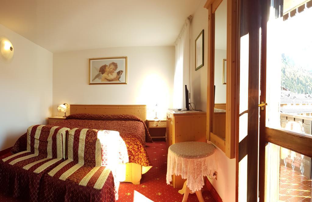 Villa Elena B&B Hotel San Martino Di Castrozza Exterior photo