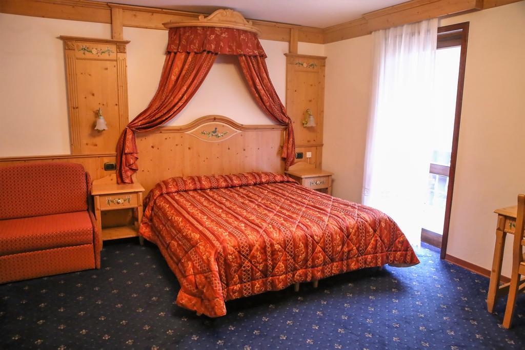 Villa Elena B&B Hotel San Martino Di Castrozza Exterior photo