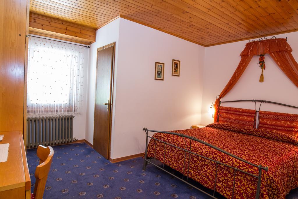 Villa Elena B&B Hotel San Martino Di Castrozza Exterior photo