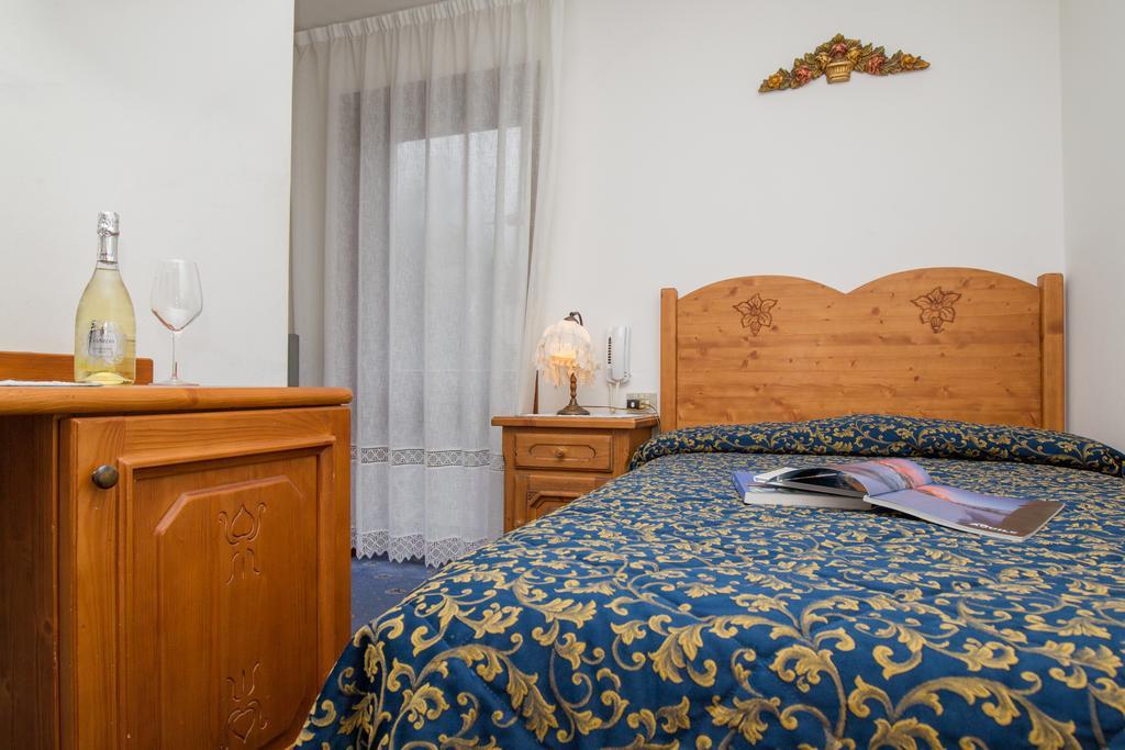 Villa Elena B&B Hotel San Martino Di Castrozza Exterior photo